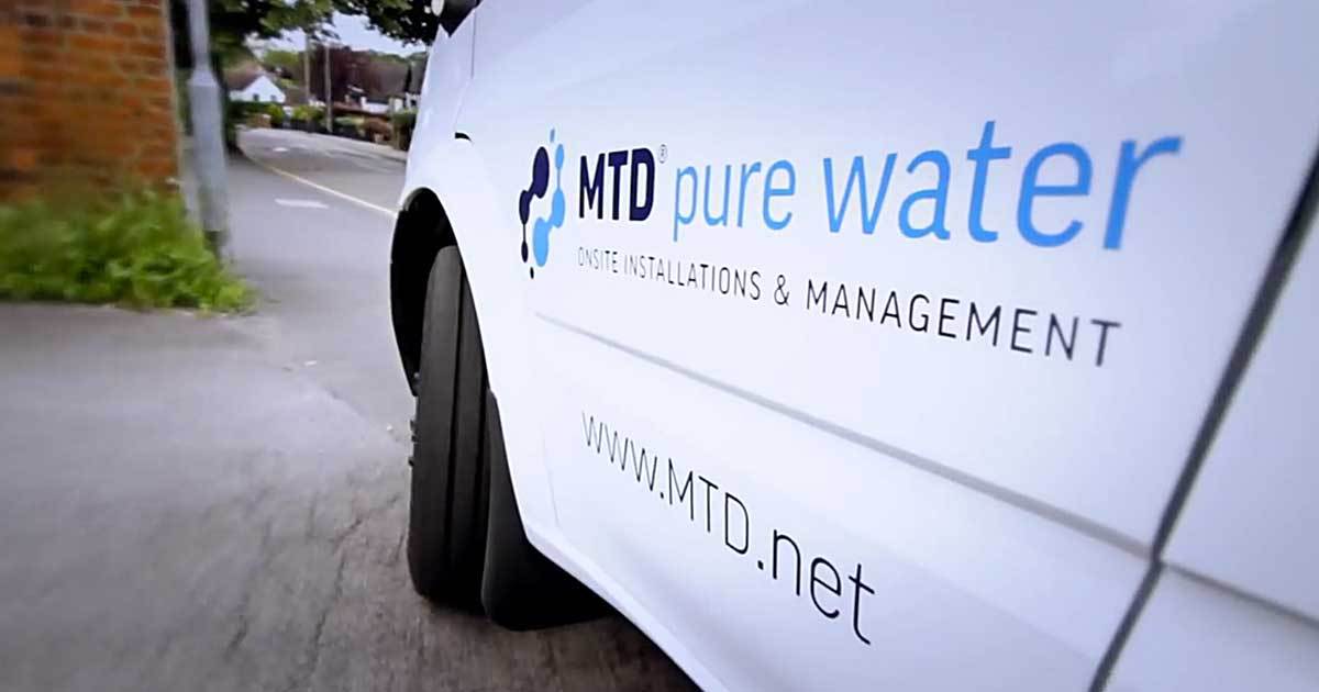 Close-up van een wagen met MTD logo